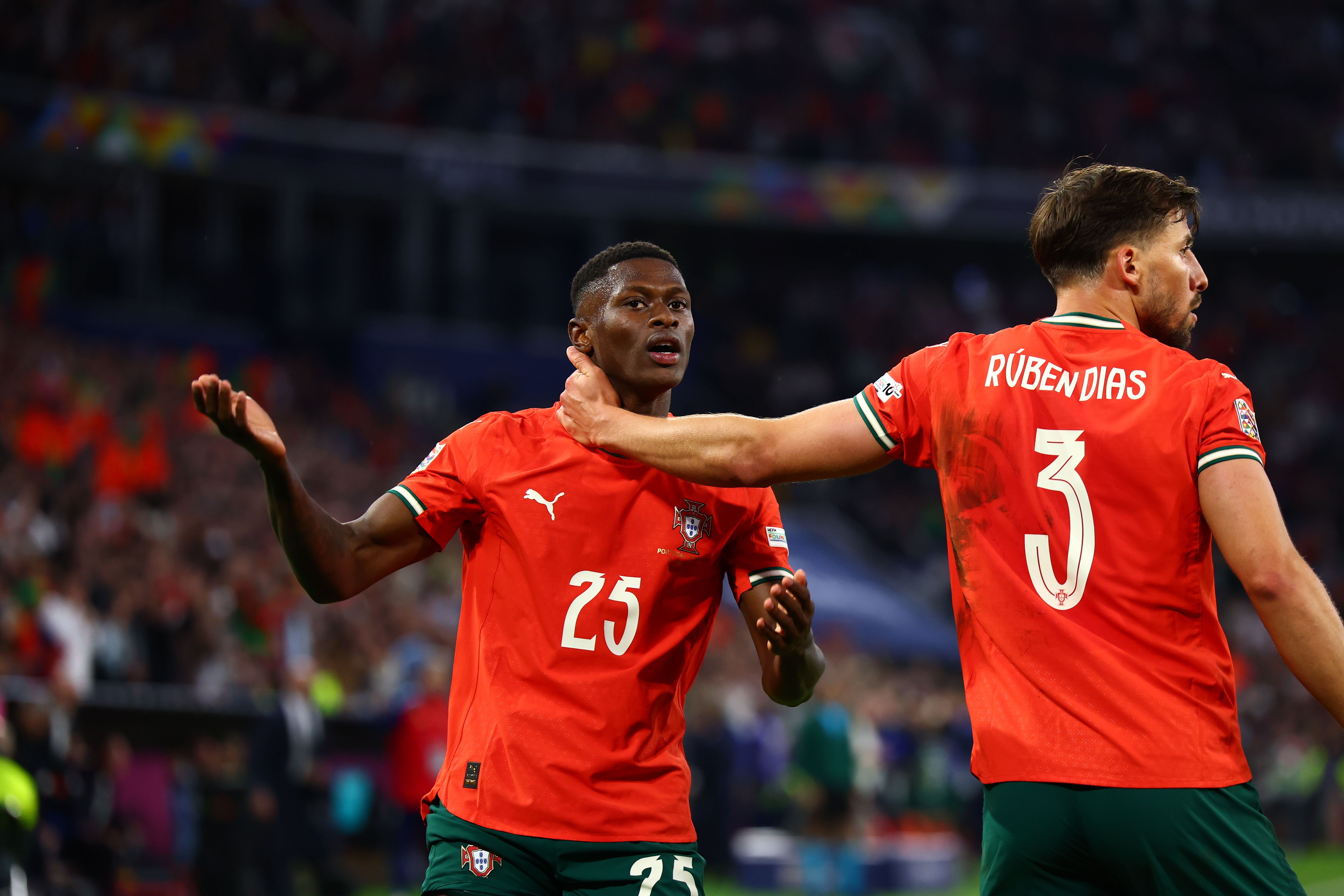 乐动体育官直播-包含赛后罗马内部沟通——欧联节点到来葡萄牙体育迎来里程碑备战欧冠，关键时刻葡萄牙体育备战德国杯瞬间刷屏的词条