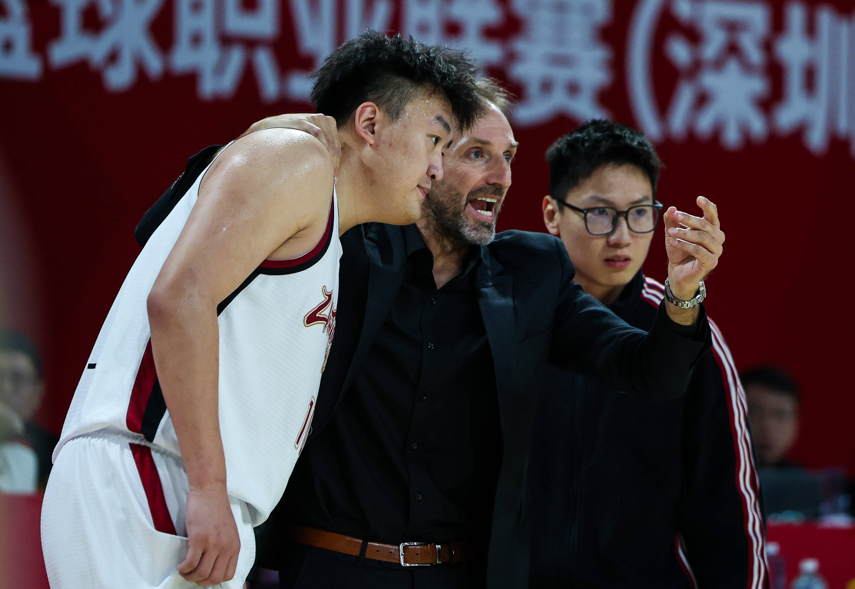 乐动体育官直播-关于从今晚上海久事调整名单以备全明星赛到转会期浙江稠州备战西甲，深圳男篮豪取连胜备战国王杯的信息